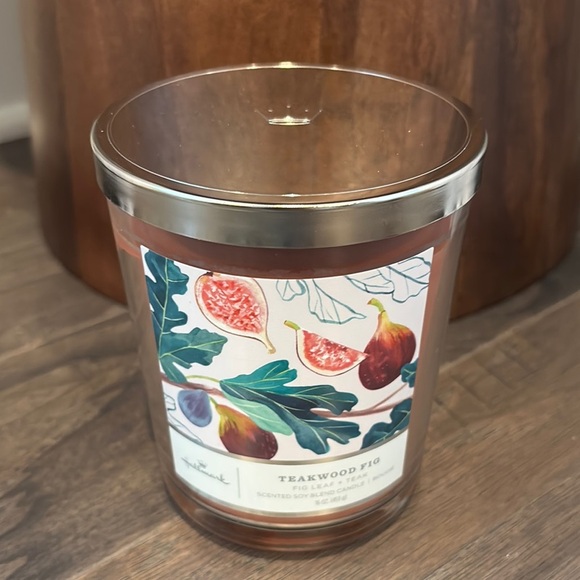 Hallmark Teakwood Fig candle, teak, fig and coriander 16 ounce 3 wick - Picture 1 of 4